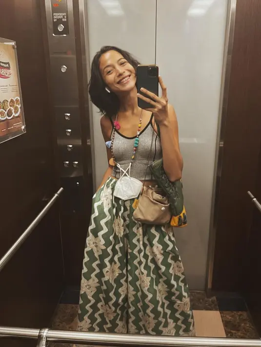 Gaya istri dari Chicco Jerikho itu juga selalu kece ya? (FOTO: instagram.com/putrimarino)