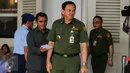 Gubernur DKI Basuki Tjahaja Purnama bersiap melakukan pelepasan Bus Juru Pemantau Jentik (Jumantik) di Balaikota Jakarta, Senin (15/6). Bus warna merah ini siap keliling mensosialisasikan penyakit demam berdarah dengue (DBD). (Liputan6.com/Faizal Fanani)