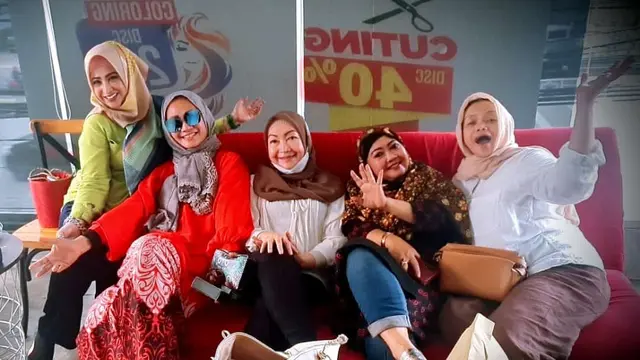 Neng Wirdha menuliskan ucapan mengharukan untuk ibu mertuanya (https://www.instagram.com/p/CUfjZRkJmUi/)