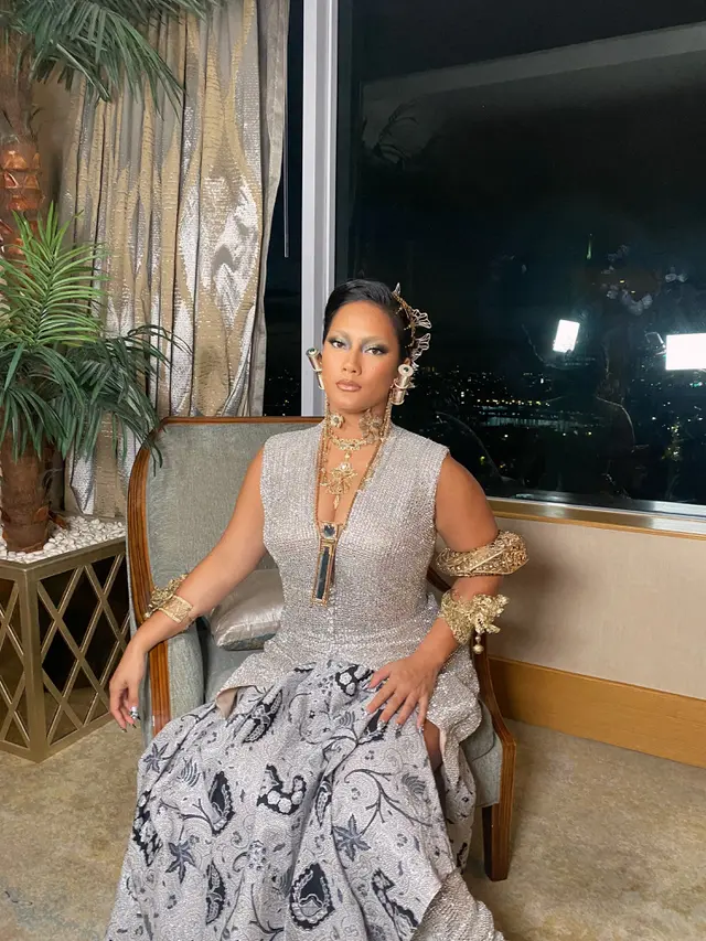 Tara Basro Tampil dengan Bleaching Alis di FFI 2022, Tunjukkan Pesona Fierce dan Rock and Roll