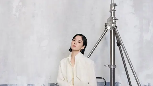 Konsisten Rambut Pendek, Song Hye Kyo Tampil Menawan dengan Wet Look di Awal 2026
