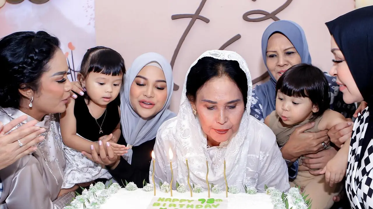 7 Potret Ultah Ibunda Kris Dayanti ke 73, Meriah Bersama Para Seleb