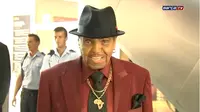 Video 'Michael Jackson' Datangi Markas Barcelona