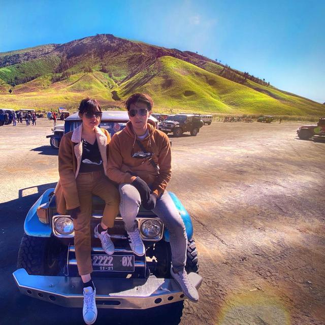 7 Gaya Via Vallen Tampil Kompak dengan Kekasih Ini Didoakan Segera Menikah