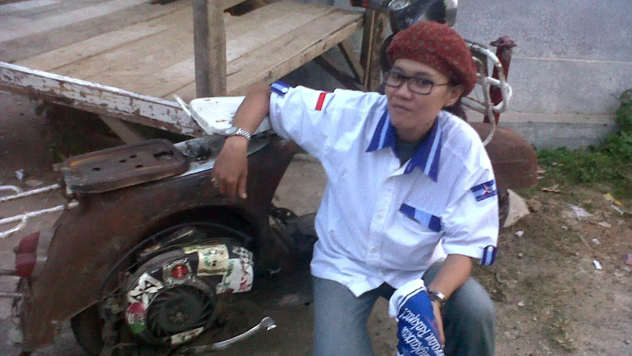 Caleg Lady Scooter Ini `Jual Diri` Berkeliling Serang Naik Vespa