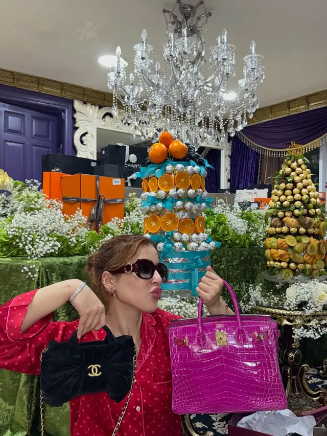 Ulang Tahun ke 34, Tasya Farasya Banjir Hadiah Tas Hermes Rp1,2 Milyar hingga Lukisan Bunga Lotus