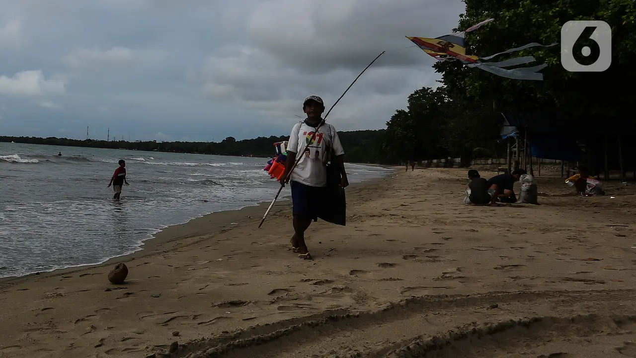 Pantai Carita Kembali Sepi Wisatawan