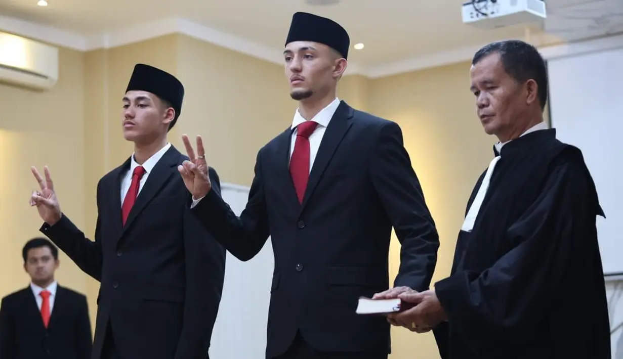 Ivar Jenner dan Rafael Struick selesai menjalani sumpah WNI pukul 11.40 WIB. (Foto:Dok PSSI)