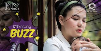 Belum sebulan melahirkan, Vicky Shu sudah melakukan newborn photoshoot untuk sang anak, Abimanyu Manggala