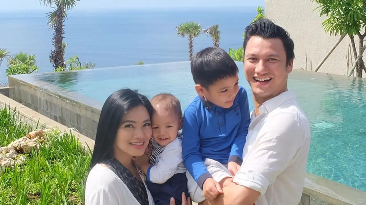 Titi Kamal dan keluarganya. (Foto: Instagram @titi_kamall)