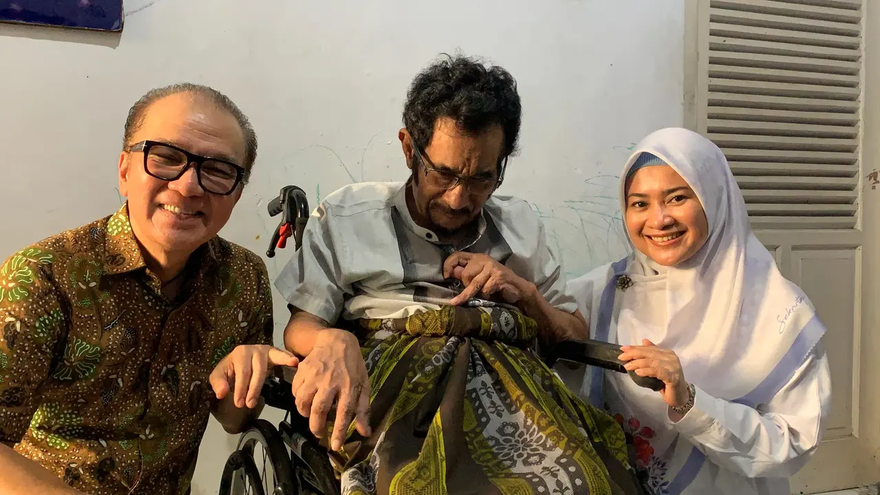 Tantowi Yahya Jenguk Hamdan ATT Bareng Ikke Nurjanah