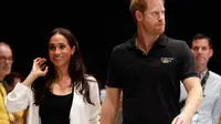 Meghan Markle dan dan Pangeran Harry tiba menghadiri ajang Invictus Games 2023 yang berlangsung di Dusseldorf, Jerman, Rabu (13/9/2023). (Odd ANDERSEN / AFP)