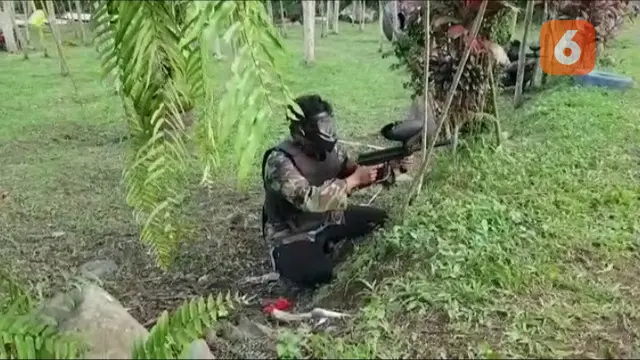 Permainan Paintball  di Pinus Camp Songgon (Hermawan Arifianto/Liputan6.com)