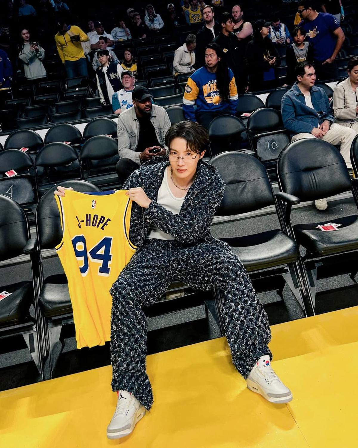 J-Hope BTS Samai Rekor Jungkook Sebagai Artis Solo K-Pop dengan Entri Terbanyak di Billboard 100