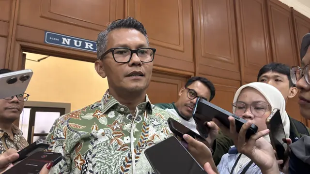 Juru Bicara Kemenperin, Febri Hendri Antoni Arief dalam konferensi pers IKI Juli 2025, di Kantor Kemenperin, Jakarta, Kamis (31/7/2025). (Foto: Liputan6.com/Tira Santia)