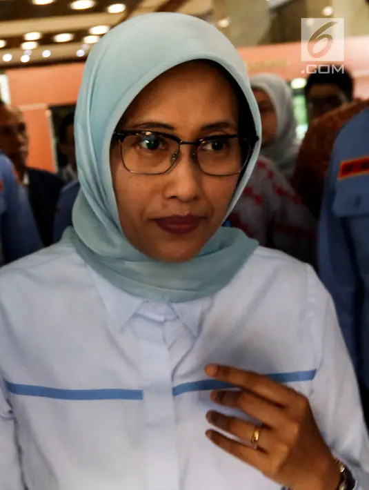 Plt Dirut PLN (Persero) Sripeni Inten Cahyani usai bertemu Komisi VII DPR di Kompleks Parlemen, Senayan, Jakarta, Selasa (6/8/2019). Sripeni menyebut pihaknya secara berkala bakal melaporkan hasil investigasi terkait pemadam listrik massal kepada DPR. (Liputan6.com/JohanTallo)