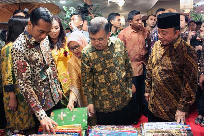 Jokowi sarankan untuk mencintai batik dan mengenalkan ke luar negeri/ copyright by Vemale.com