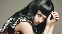 Tak hanya sekedar mewarnai rambut, Katy Perry juga mulai berpikir untuk membuang poninya.