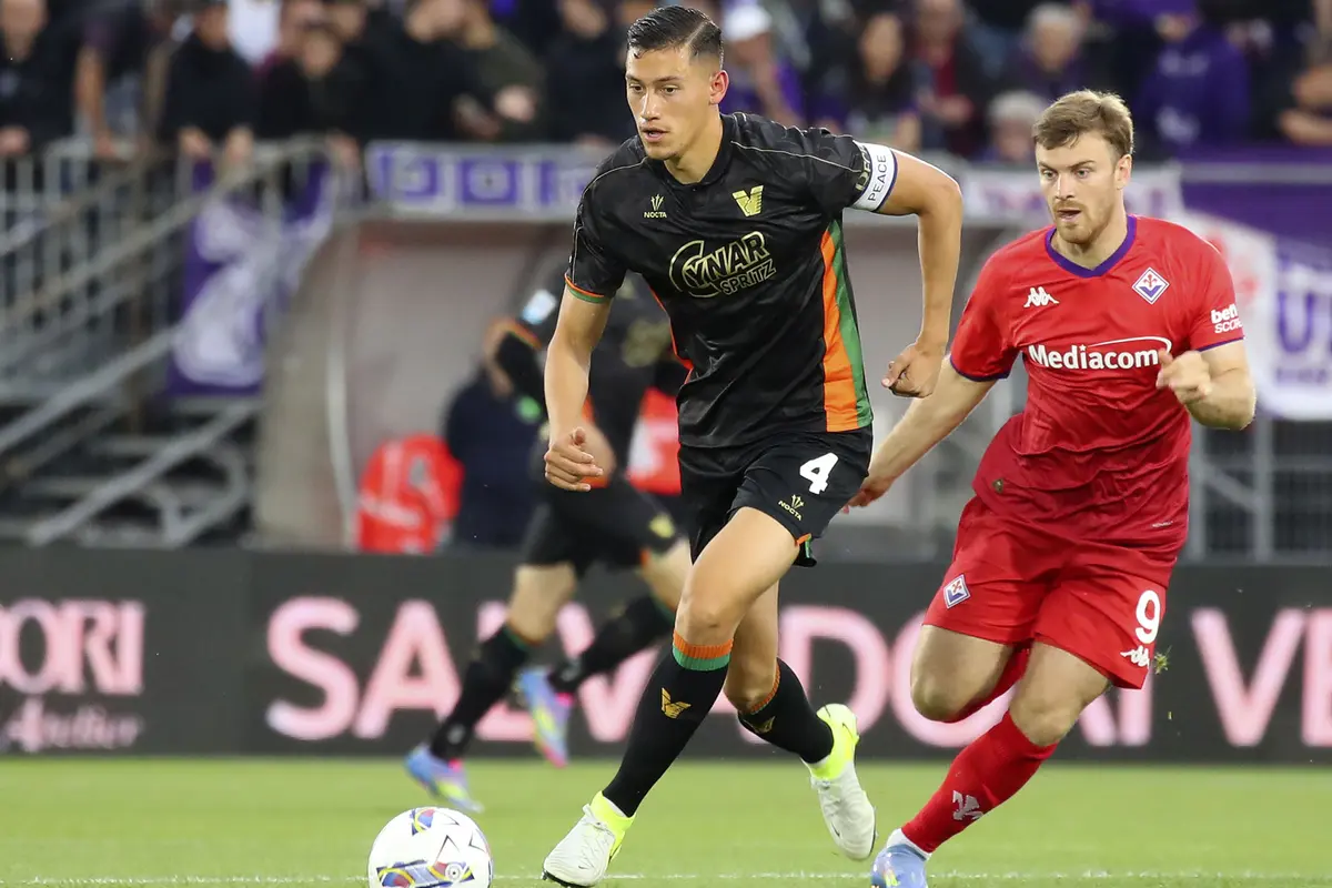 Foto: Perjuangan Jay Idzes dan Kolega untuk Bawa Venezia Mentas dari Zona Degradasi Liga Itaia