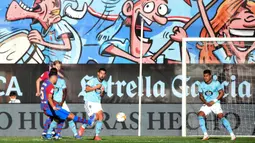 Tim tamu kemudian berhasil menggandakan keunggulan pada menit ke-18. Gol tersebut dicetak oleh Sergio Busquets dari luar kotak penalti setelah mendapat umpan dari Nico Gonzalez. (AFP/Miguel Riopa)