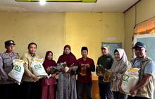 Bulog Salurkan Bantuan Pangan Beras dan Minyak Goreng untuk 72 Ribu KPM di Bengkulu