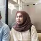 Pasangan Putra Siregar dan Septia Yetri Opani di Pengadilan Agama Jakarta Timur, Selasa (21/2/2023). (Dok. via M. Altaf Jauhar)