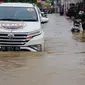 Daihatsu Terios membelah banjir bengkulu dalam acara Terios 7 Wonders. (Dian T/Liputan6.com)