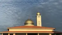 Masjid Saujana Prima Kajang di Malaysia melantun azan maghrib empat menit lebih awal. Warga yang tak sadar batal puasa berjemaah. (dok. Instagram @masjidprimasaujanakajang/https://www.instagram.com/p/CSYSvgzBgR0/?hl=en/Dinny Mutiah)