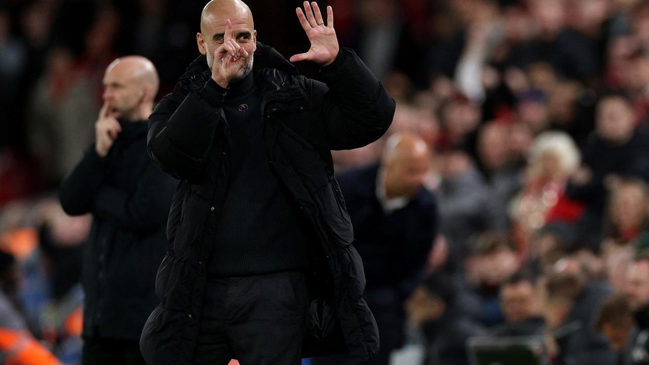 Gaya Pep Guardiola Pamer 6 Jari untuk Balas Ejekan Pendukung Liverpool