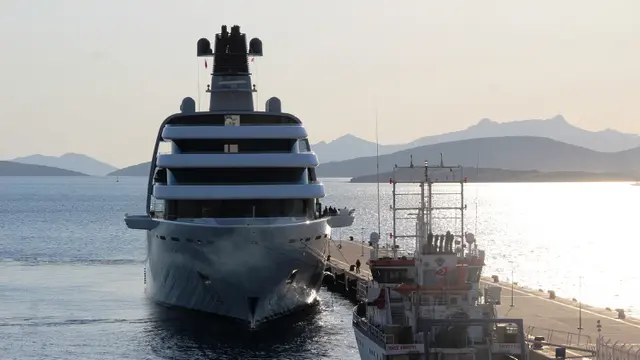 FOTO: Kapal Pesiar Mewah Roman Abramovich, Oligarki Rusia yang Didepak dari Chelsea