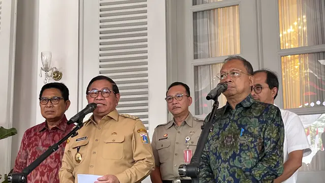 Gubernur Bali I Wayan Koster saat bertemu Gubernur DKI Jakarta Pramono Anung di Balai Kota Jakarta, Selasa (4/8/2026). (Liputan6.com/Winda)