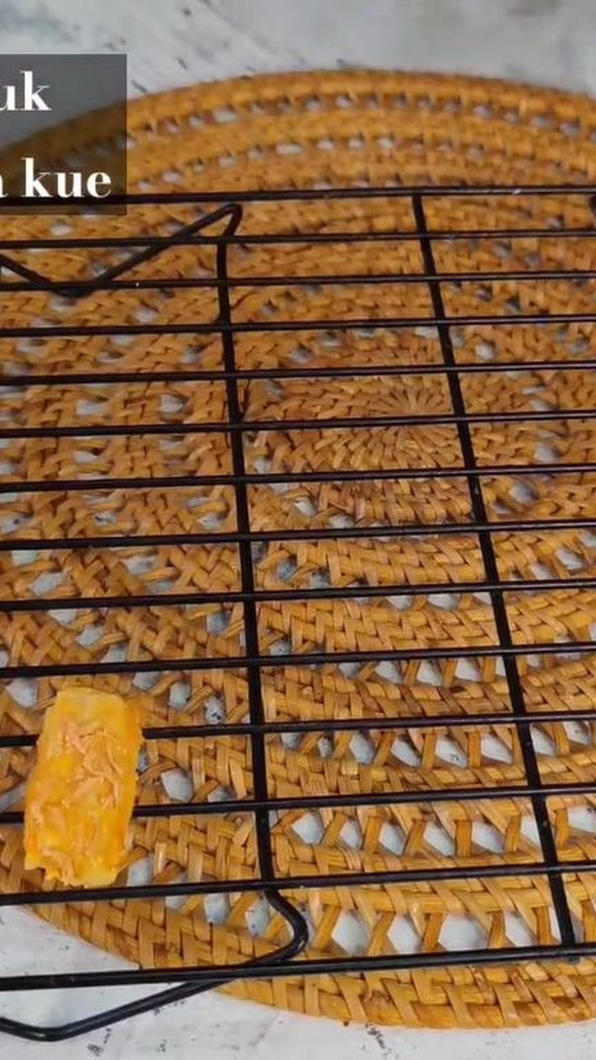 Jangan Masukkan Kue ke Toples Saat Masih Panas