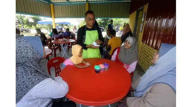 Menjual nasi bungkus hanya Rp 3 ribu
