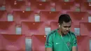 Bek Timnas Indonesia U-22, Rezaldi Hehanusa, rileks sebelum latihan di Stadion UKM, Selangor, Senin (14/8/2017). Ini merupakan latihan terakhir jelang laga SEA Games melawan Thailand. (Bola.com/Vitalis Yogi Trisna)