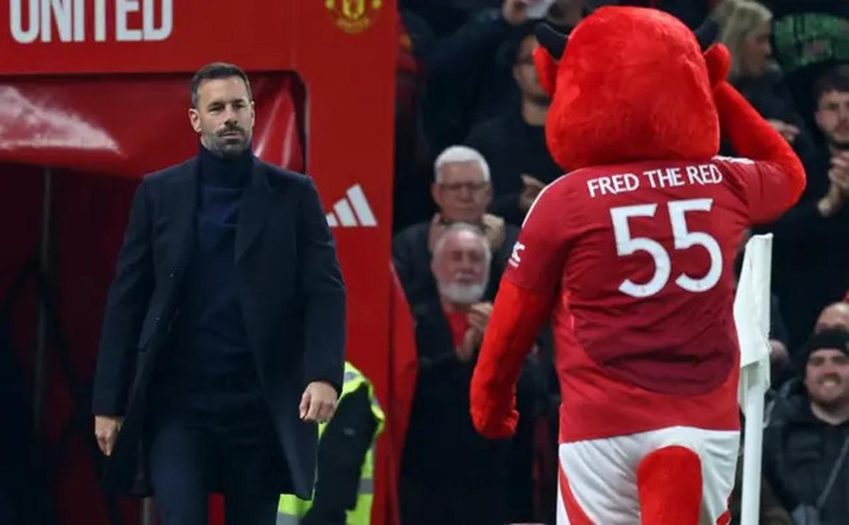 Ruud van Nistelrooy Tulis Pesan Perpisahan Emosional, Akan Selalu Hargai Kenangan bersama MU