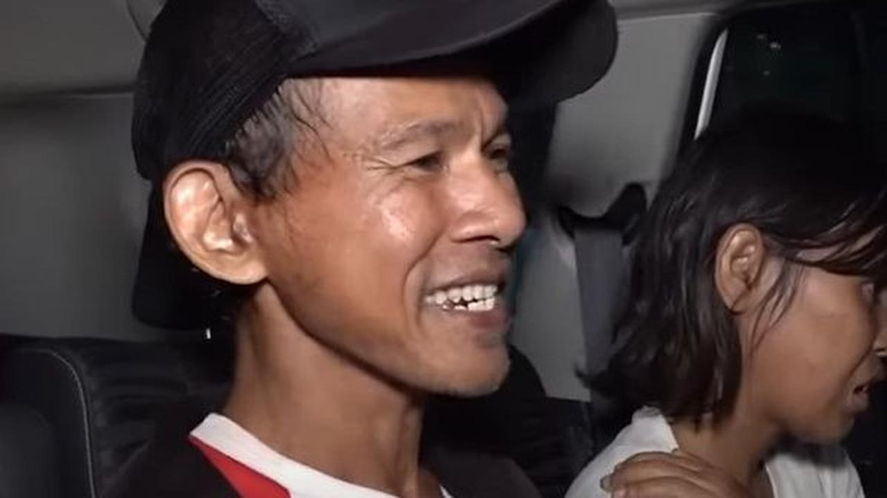 Menjadi pemulung merupakan salah satu profesi yang dipilih oleh beberapa orang untuk membiayai hidup. Meski hasilnya relatif lebih sedikit dari pekerjaan lainnya, namun jika dilakukan dengan tekun hasilnya juga dapat memenuhi berbagai kebutuhan hidup.<br>