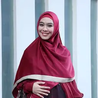 Oki Setiana Dewi saat ini mengandung anak kedua, ia meminta saran nama anak kedua lewat followersnya. (Galih W. S atria/Bintang.com)