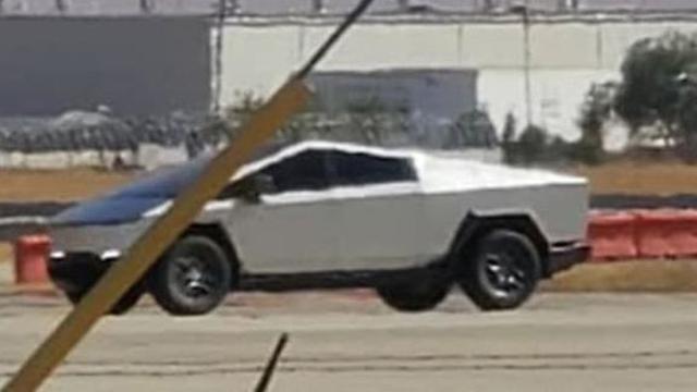 Tesla Cyber Truck sedang pengetesan