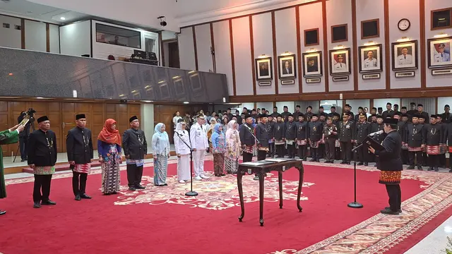 Pelantikan 11 pejabat Pimpinan Tinggi Pratama atau setara eselon II di lingkungan Pemerintah Provinsi (Pemprov) DKI Jakarta.