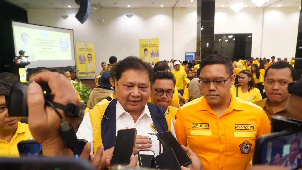 Ketua Umum (Ketum) Partai Golkar Airlangga Hartarto di Cirebon, Jawa Barat, Rabu (24/1/2024).