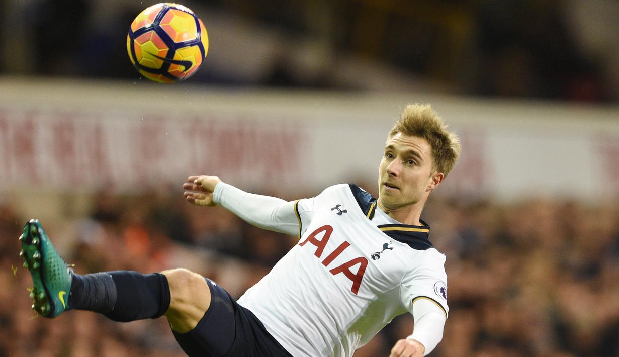 Pemain Totthenham Hotspurs, Christian Eriksen menempati peringkat keempat dengan jumlah sepuluh gol. Gol-gol ini terjadi disemua kompetisi yang diikuti Spurs. (EPA/Facundo Arrizabalaga)