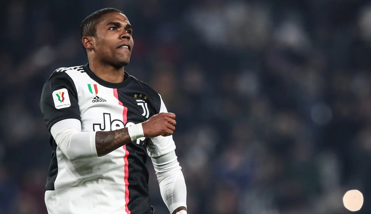 6. Douglas Costa - Penampilan Costa bersama Juventus bisa dibilang kurang impresif karena kerap diganggu oleh cedera. Selain itu, Costa juga sedang dikaitkan dengan Manchester United dan kemungkinan besar akan dilepas oleh Pirlo. (AFP/Isabella Bonotto)