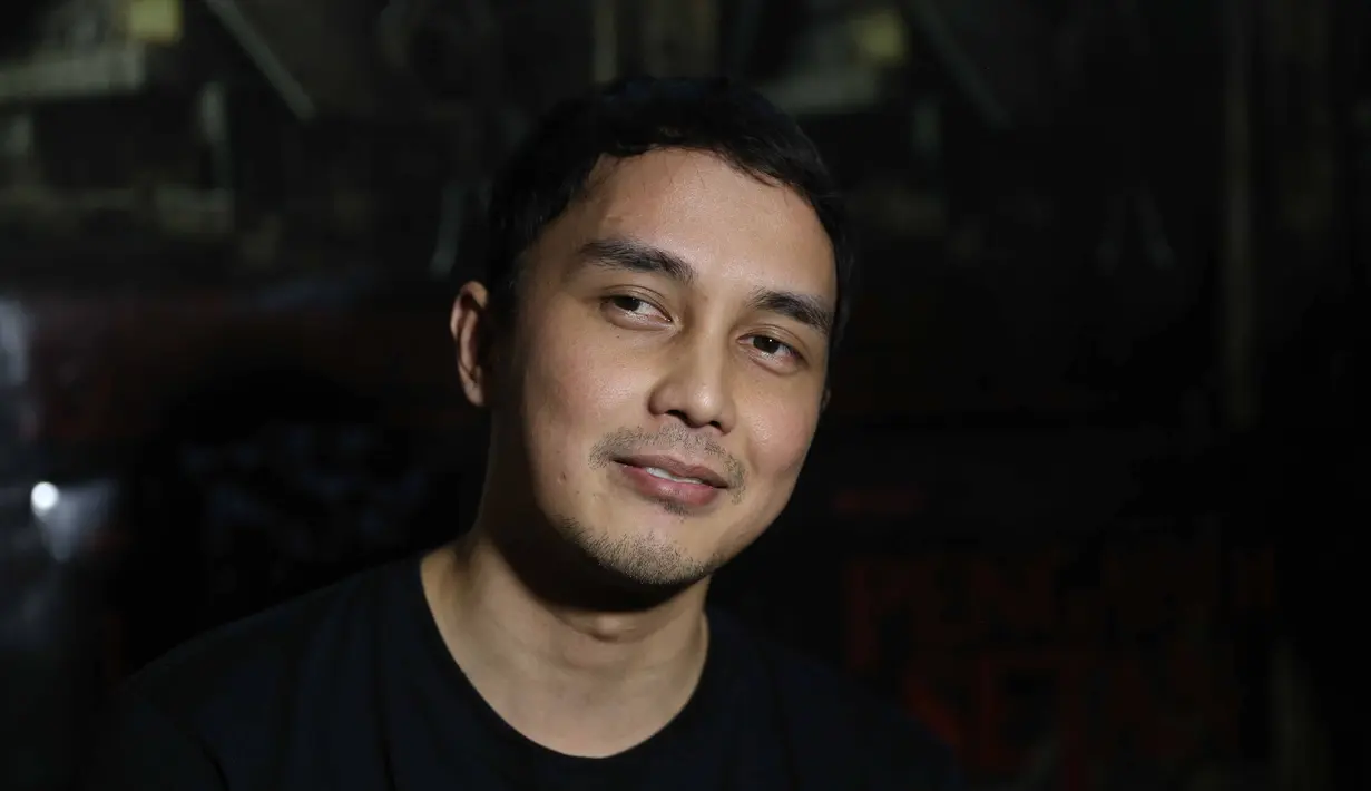 Ia mengatakan, seringkali sakit saat berada di lokasi syuting. Namun saat kembali ke hotel, ia kembali sehat. Kejadian itu seringkali terjadi, dan anehnya obat apapun tak mempan diberikan kepadanya. (Nurwahyunan/Bintang.com)