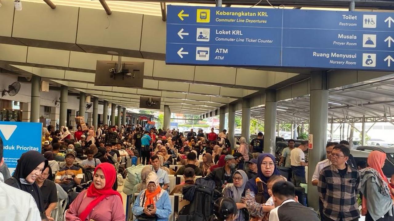 Rahasia Stasiun Pasar Senen yang Jadi Pilihan Favorit Masyarakat saat Libur Natal dan Tahun Baru