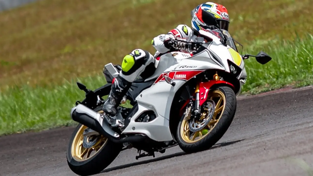 Yamaha R15