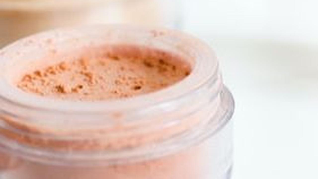 7. Make Over Camouflage Cream Face Concealer<br>