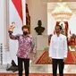 Presiden Jokowi dan Ahmad Albar. (foto: Agus Suparto dari Instagram @jokowi)