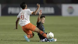 Aksi Kim Kurniawan pada laga lanjutan Piala Presiden 2019 yang berlangsung di Stadion Si Jalak Harupat, Kabupaen Bandung, Selasa (12/3). Persib Menang 4-0 atas Perseru. (Bola.com/Yoppy Renato)