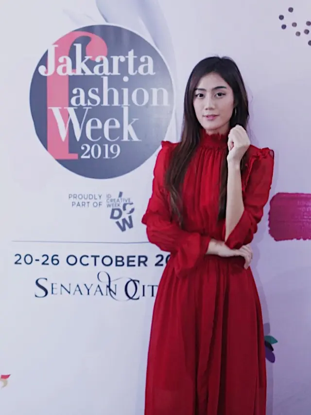 6 Potret Firsa Sabilah, Kekasih Coki Pardede yang Juga Cucu Nani Wijaya