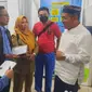 Petugas Dinas Kesehatan Garut melakukan penelusuran kasus warga keracunan makanan di Kecamatan Cilawu, Kabupaten Garut, Jawa Barat, Senin (9/10/2023). (Liputan6.cokm/ Dok Dinkes Garut)